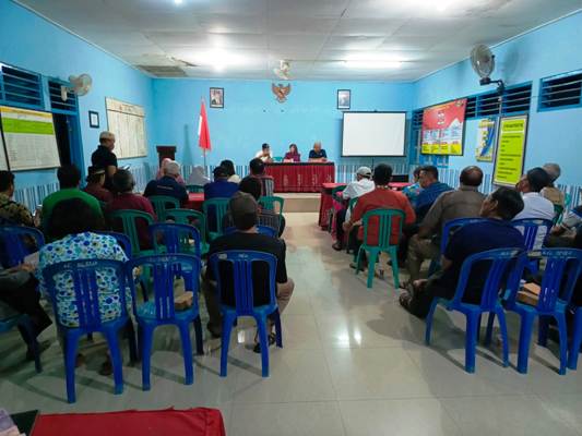 Lurah Ngelo Sumiati saat memimpin rapat persiapan Kegiatan peringatan HUT RI k3 78