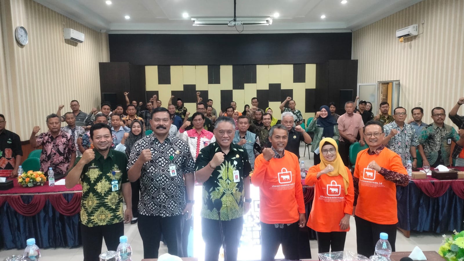 foto bersama saat soof launcing showroomternak.id di Gedung Bapeda Blora